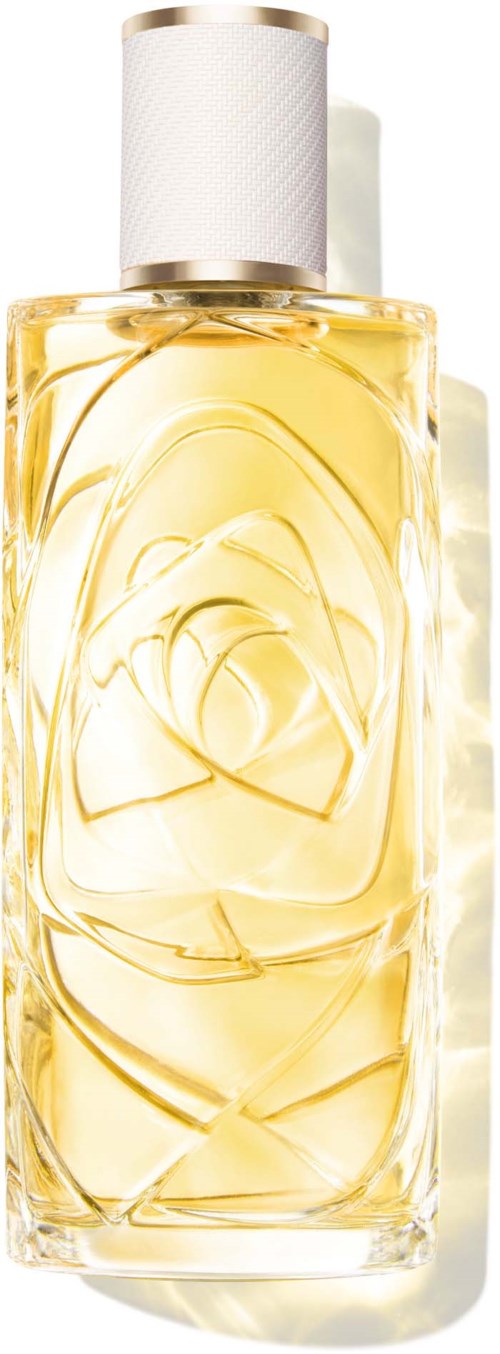Eine hohe Parfümflasche mit weißen Deckel, enthält gelbliche Flüssigkeit und abstraktes Muster.