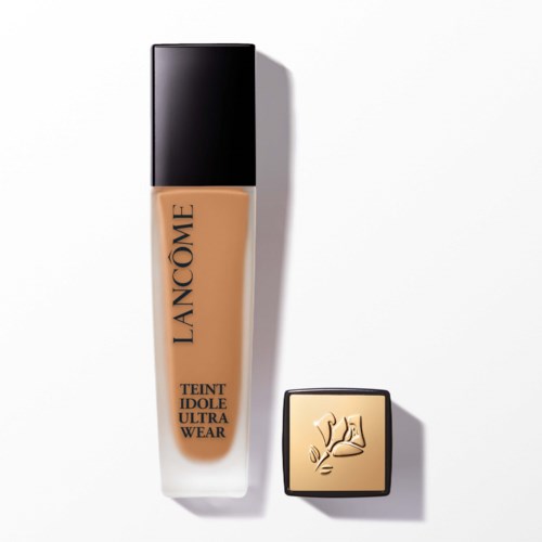 A bottle of Lancôme Teint Idole Ultra Wear foundation and its compact with a gold logo.