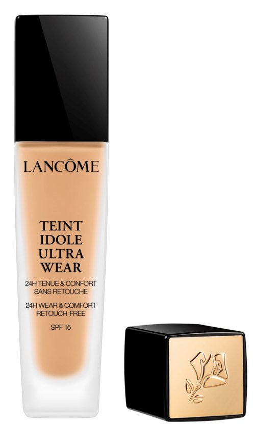 En foundationflaska med svart lock, märkt 'Lancôme Teint Idole Ultra Wear,' som visar 24-timmars hållbarhet och SPF 15.
