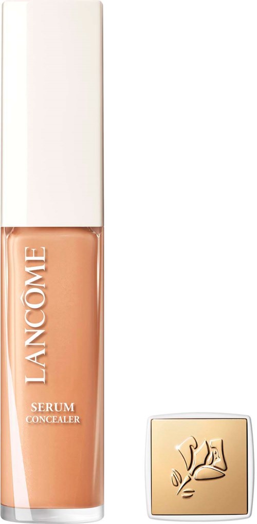 A bottle of Lancôme serum concealer with a gold compact beside it.