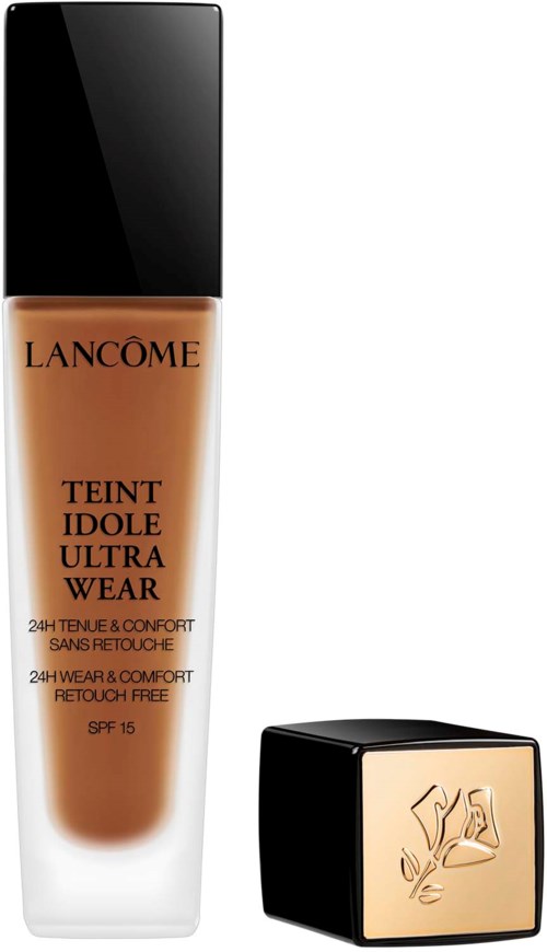 En flaska foundation från Lancôme med svart lock och en guldfärgad och svart kompakt. Text visar SPF 15. Flaskan är fylld med beige make-up.