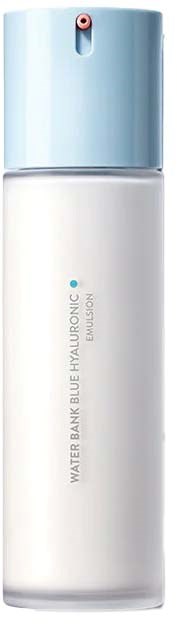 Een witte fles met blauwe dop, gelabeld 'Water Bank Blue Hyaluronic'. Het lijkt een huidverzorgingsproduct te zijn.