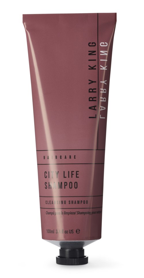 Eine pinkbraune Tube mit Waschmittel-Shampoo, schwarzer Verschluss und weißem Text, bezeichnet als Clay Life Shampoo von Laundry King.