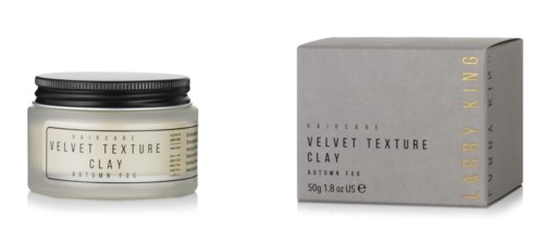 Ein Glas und eine Box für Velvet Texture Clay, ein Kosmetikprodukt, in einfachen Schwarz-, Grau- und Weißtönen.