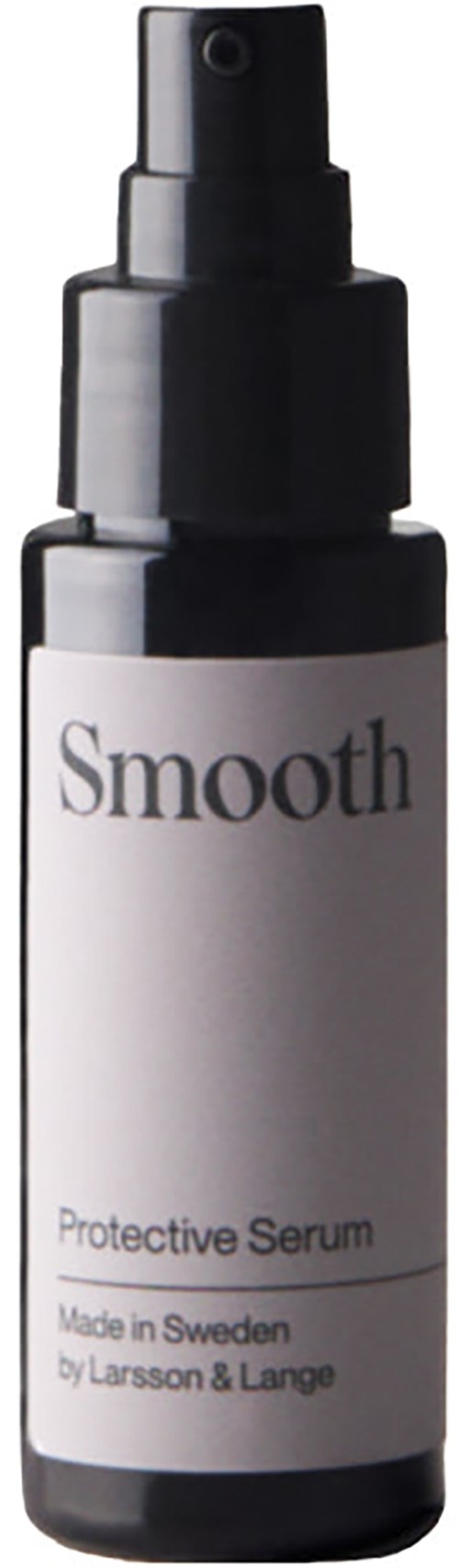 Een zwart-wit fles met label 'Smooth' en spraydop, bedoeld voor een beschermend gezichtsserum.