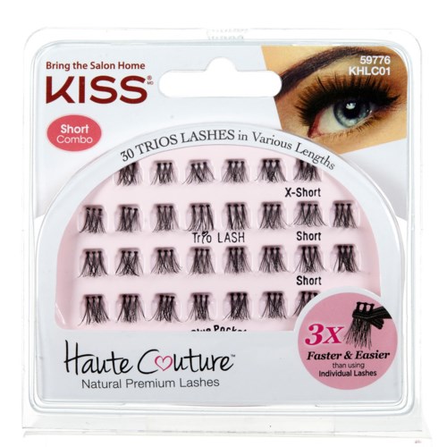 Eine Packung mit falschen Wimpern in verschiedenen Längen, gekennzeichnet als kurz, drei-stufig und extra kurz, mit einem Werbehinweis.