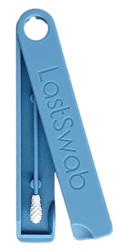 Ein blauer Kunststoffwerkzeug mit einer kleinen Bürste, beschriftet 'LostSwoob' und einem Schutz für Reinigung oder kleine Aufgaben.