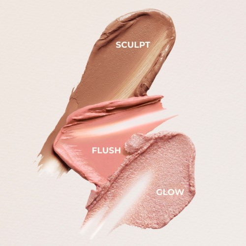Kolme meikkituotteesta, nimeltä Sculpt, Flush ja Glow, ruskean ja vaaleanpunaisen sävyissä.