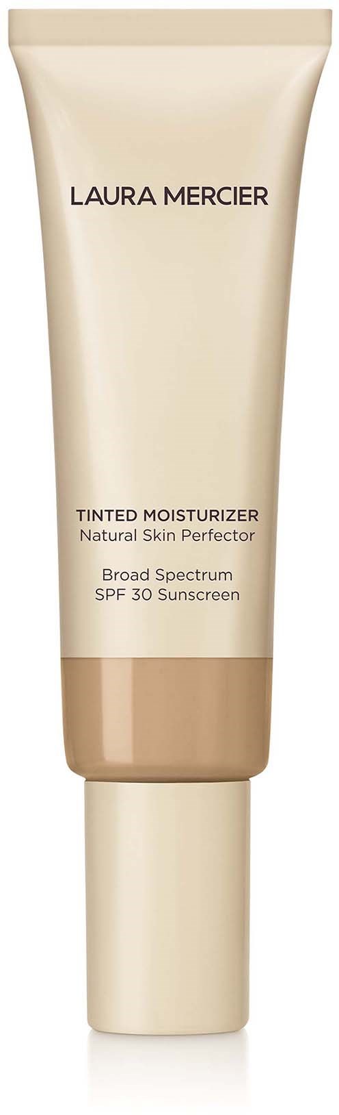 En beige tub av Laura Mercier tonad fuktighetskräm med SPF 30 och bredspektrumskydd.