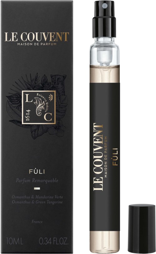 Een parfumfles met een zwart en goud doosje, gemarkeerd "Le Couvent Fuli," toont een zwarte spraykop en doorzichtige glas.