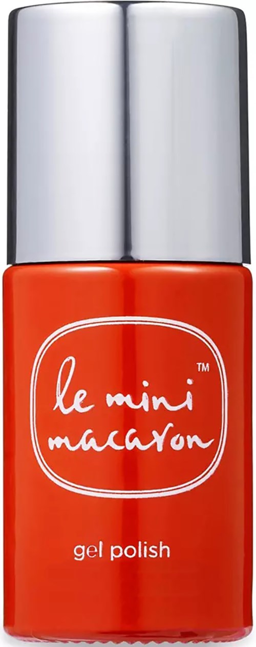 En röd nagellacksflaska märkt "le mini macaron" med en silverlock.