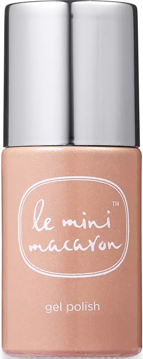 En liten flaska med beige gelnagellack med ett glänsande silverlock, märkt "le mini macaron."