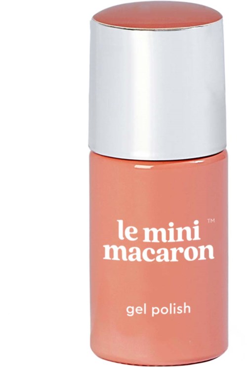 En liten flaska rosa gelnagellack märkt 'le mini macaron' med ett silverlock.