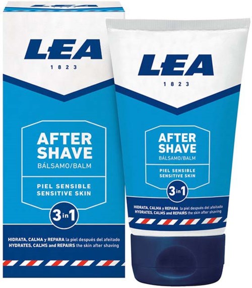 Eine blaue und weiße Tube und Verpackung für Aftershave, für empfindliche Haut, mit 3-in-1-Formel.