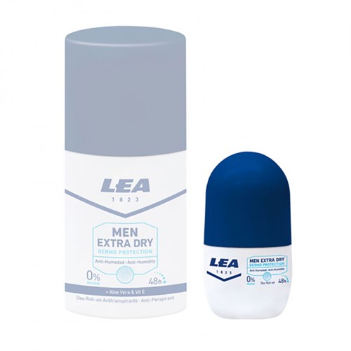 En deodorant roll-on och fast form med vita och blå etiketter för män, märkt "Extra Dry" och "Anti-Humidity."