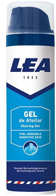 Eine Flasche Rasiergel für empfindliche Haut, mit blauer und weißer Verpackung, zum Rasieren gedacht.