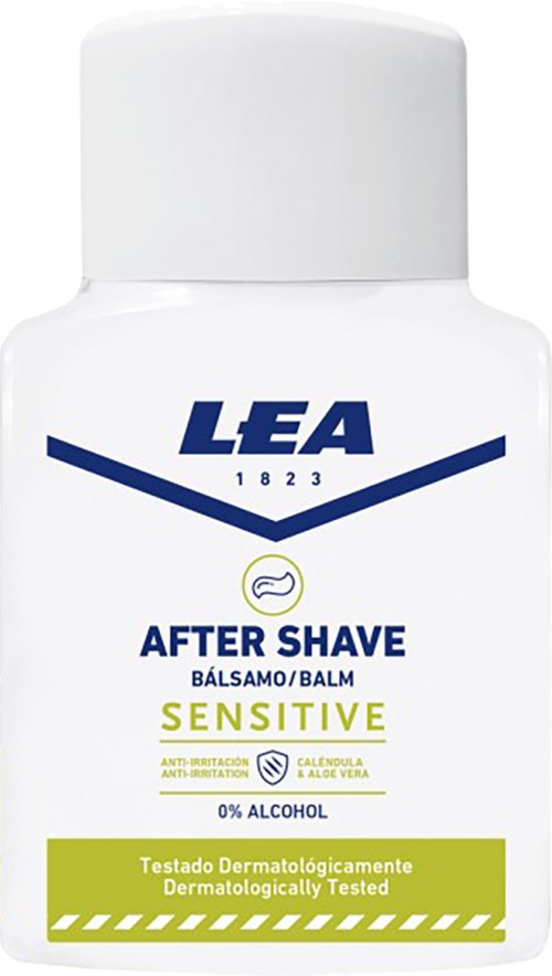 Eine weiße Flasche mit LEA Aftershave, Sensitive, mit grüner und blauer Schrift, für Hautpflege, alkoholfrei.
