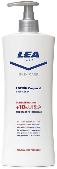 En vit kroppslotionflaska med pump, märkt LEA Skin Care, Urea +10%, för torr och känslig hud.