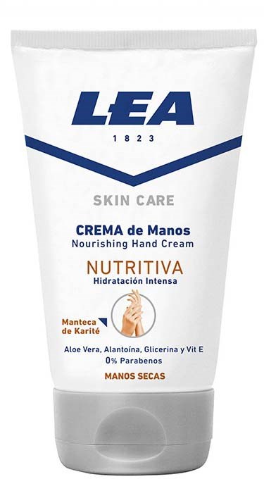 En vit tub med handkräm med blå och orange text, visar varumärket LEA, och ingredienser som aloevera och vitamin E.