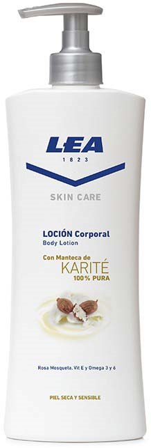 Eine weiße Körperlotionflasche mit Pumpspender, beschriftet mit 'LEA Hautpflege' und 'Körperlotion mit Sheabutter, 100% Rein.'