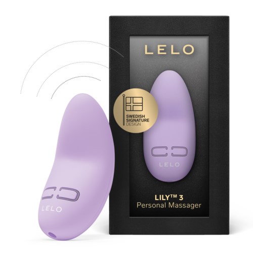Eine hellviolette persönliche Massagegerät mit LELO-Logo, Verpackung und goldener Aufkleber für schwedisches Design.