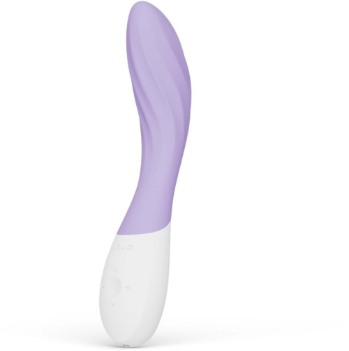 En lavendelfärgad massageapparat med en böjd form och handtag med kontrollknappar.