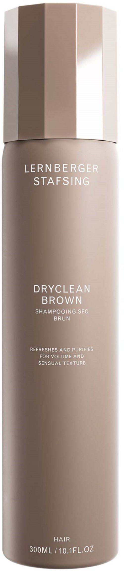 Eine lange, beigefarbene Flasche mit glänzendem Deckel, gekennzeichnet mit 'Lernberger Stafsing Dry Clean Brown Shampoo' für Haare.