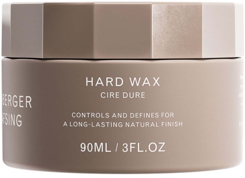 En burk märkt 'Hard Wax' för hårborttagning. Den nämner en långvarig naturlig finish och innehåller 90 ml. Burken är beige och vit.