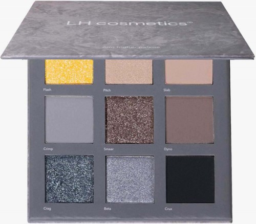 Eine neunfarbige Lidschattenpalette mit Gelb, Beige, Grau, Blau, Silber und Schwarz, namens 'LHI cosmetics'.