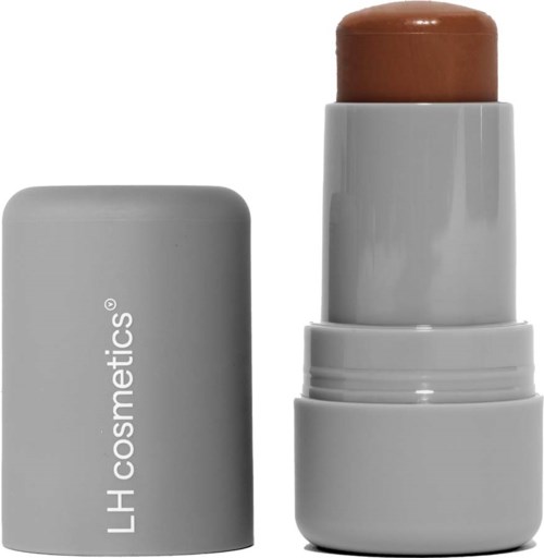 Eine graue Tube mit den Worten "LH cosmetics" neben einem großen, braun-kappen Stift, wahrscheinlich ein Kosmetikprodukt.