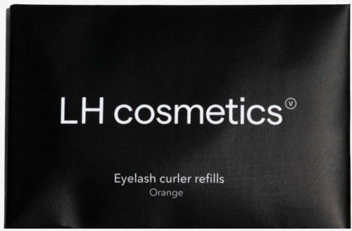 En svart låda med vitt text säger LH cosmetics, ögonfransböjare refill, orange.