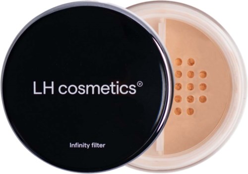 Ein runder Behälter mit schwarzem Deckel mit der Aufschrift LH cosmetics und infinity filter, enthält einen beigen Make-up-Schwamm.