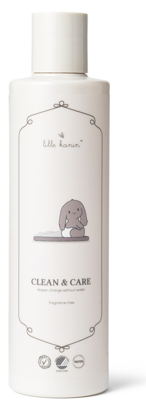 Een witte fles met een schattige puppy-illustratie en tekst voor een schoonmaakproduct. Het heeft een eenvoudig, schoon ontwerp.