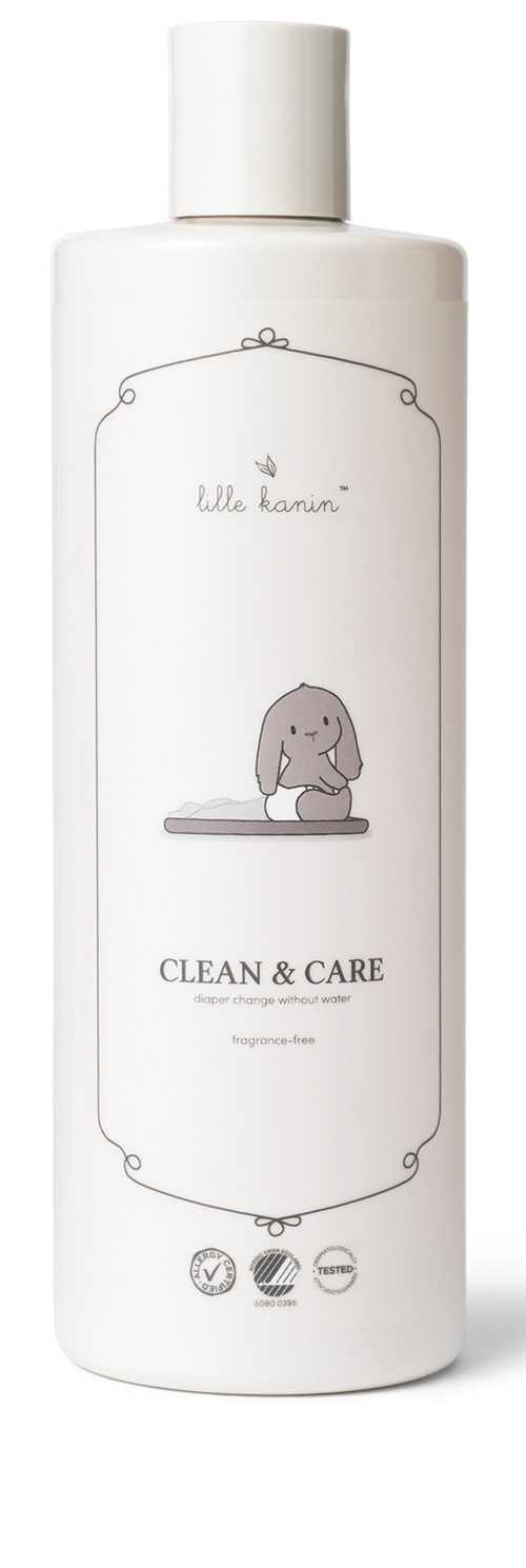 Valkoinen pullo, jossa on söpö harmaa elefantti ja teksti 'CLEAN & CARE' ja 'little charm'.