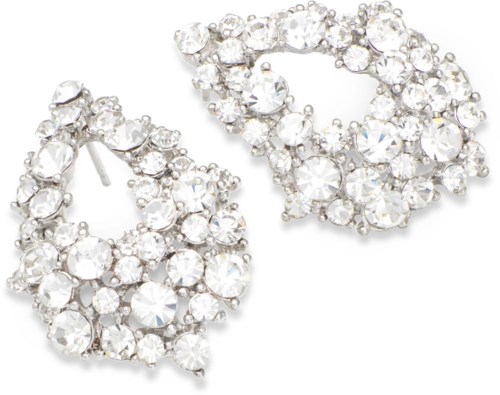 Par av glittrande, hjärtformade örhängen dekorerade med många klara rhinestones.