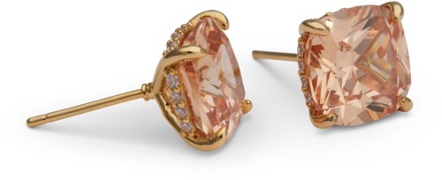 Roze edelstenen oorbellen met gouden setting en kleine diamanten. Ze zijn vierkant met edelstenen.