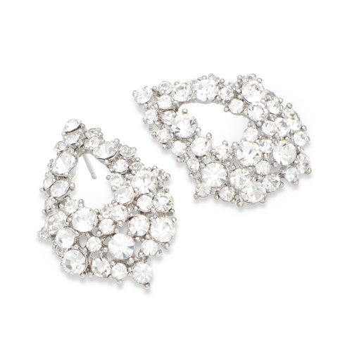 Gnistrande, runda rhinestones är satta i ett tårformigt mönster och skapar dessa glansiga örhängen.