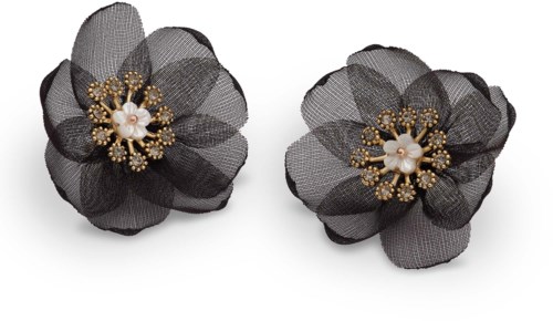 Zwei dekorative schwarze Stoffblumen mit Perlen- und Goldperlen in der Mitte.