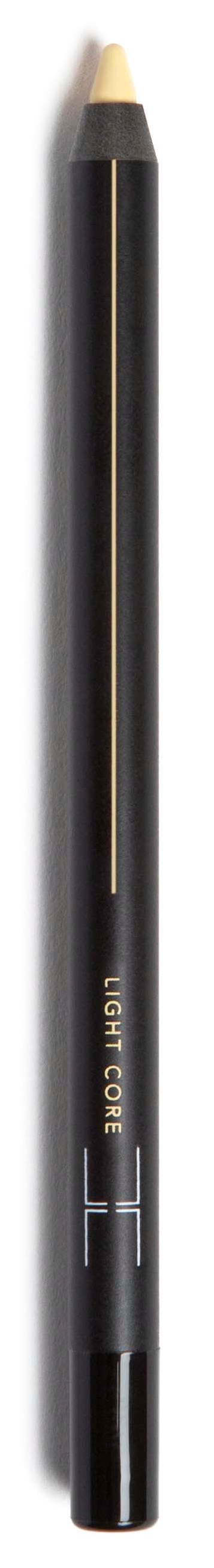 En svart penna med beige topp, ligger vertikalt på en svart bakgrund. Pennan har några guld- och vita detaljer.
