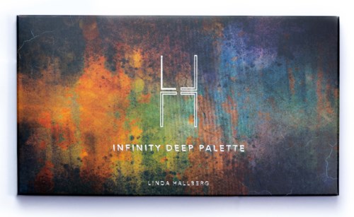 Bunter abstrakter Hintergrund mit weißem Text und Logo für "Infinity Deep Palette" von Linda Hallberg.