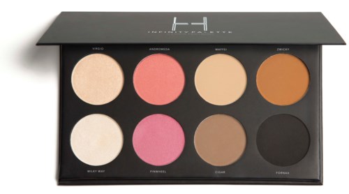 Ein Lidschatten-Palette mit acht Farben, darunter Pink, Beige, Braun und Schwarz, in einer schwarzen Box.