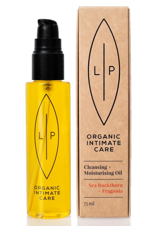 Eine kleine gelbe Flasche mit schwarzem Pumpspender und einem beigefarbenen Karton. Etikett: "Organic Intimate Care" und "Cleansing + Moisturising Oil."