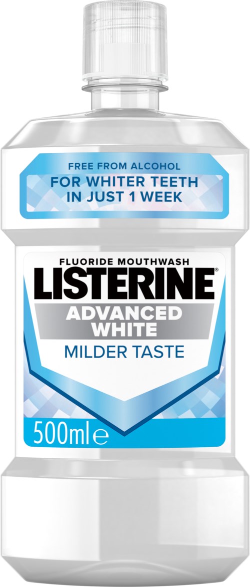 Eine weiße Mundwasserspenderflasche mit blauer und schwarzer Beschriftung, zeigt Marke, Größe und Vorteile.