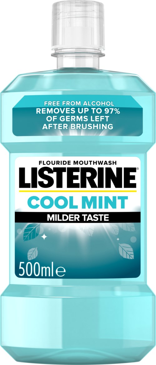 Eine Flasche Listerine Cool Mint Mundspülung, die alkoholfrei ist und Keime entfernt. 500 ml.