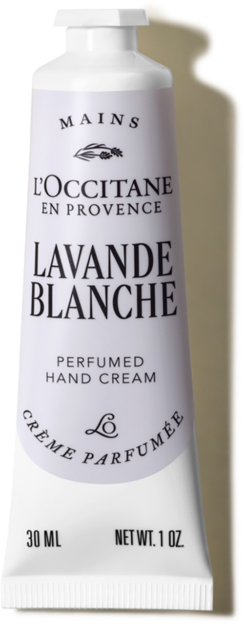 Eine weiße Tube mit Handcreme, beschriftet Lavande Blanche, mit schwarzem und lilafarbenem Text, steht aufrecht.
