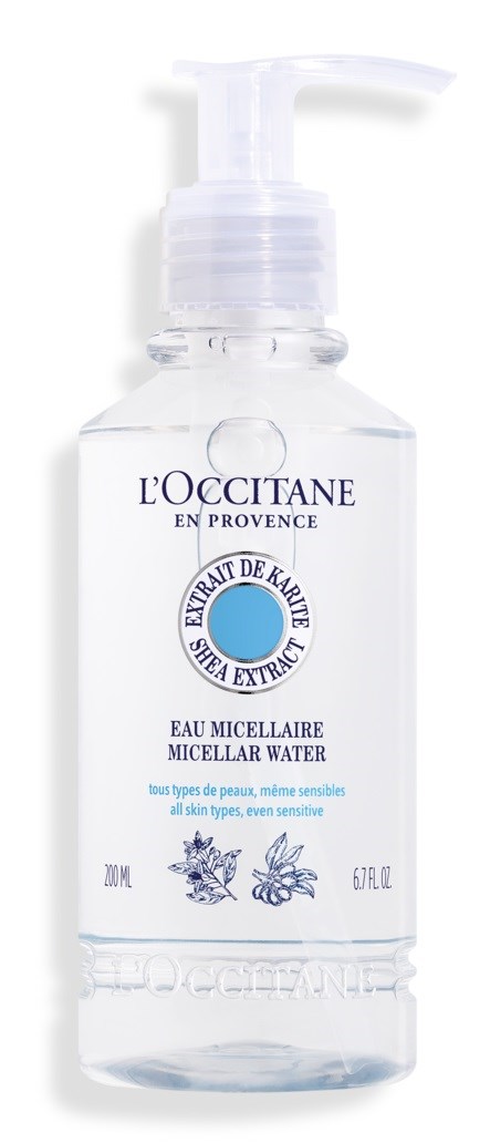 Eine klare Plastikflasche mit Pumpe, L'Occitane beschriftet, enthält Mizellenwasser für alle Hauttypen, 200 ml.