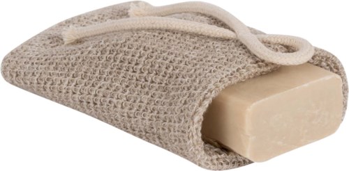 En beige såpe i en stoffpose med snor. Posens overflate er teksturert.