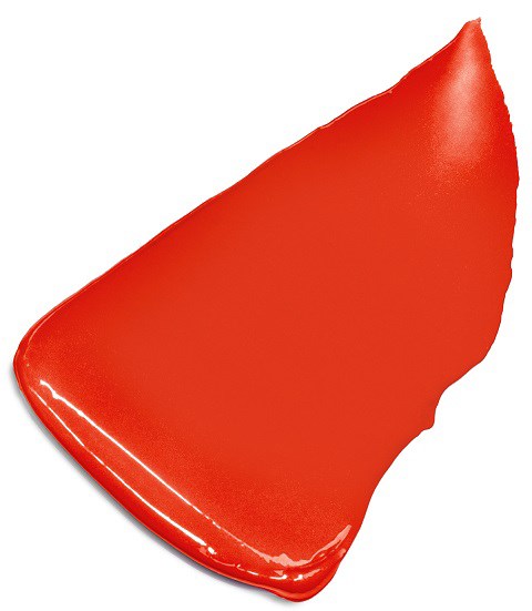 En röd plaststol med en kurvig form och slät yta. Stolens rygg är hög och lätt lutad.