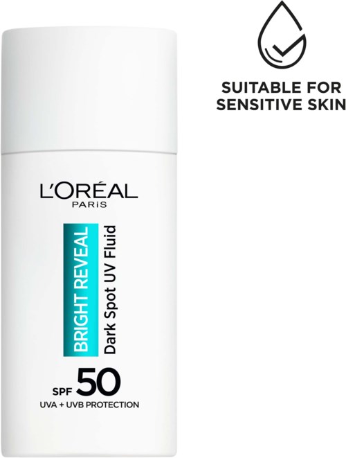 Een witte fles van L'Oréal Paris Bright Reveal donkere vlekken UV-fluïdum met SPF 50 voor gevoelige huid.