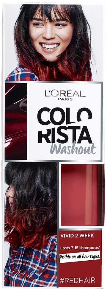 Leende kvinna med svart och röd ombréhår, håller i en hårfärgningsprodukt låda märkt L'Oréal Colorista Washout.